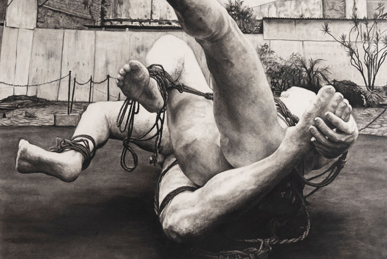 Luchadores (2022). Carbonilla sobre papel maruflado, 100 x 70 cm