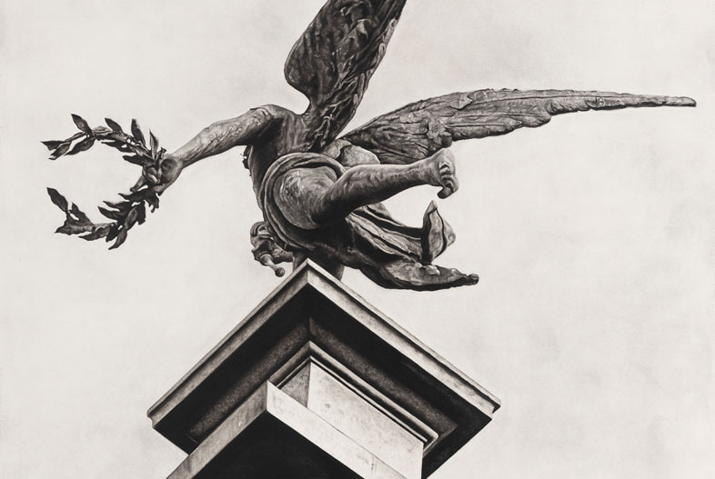 Ángel (2022). Carbonilla sobre papel maruflado, 200 x 140 cm