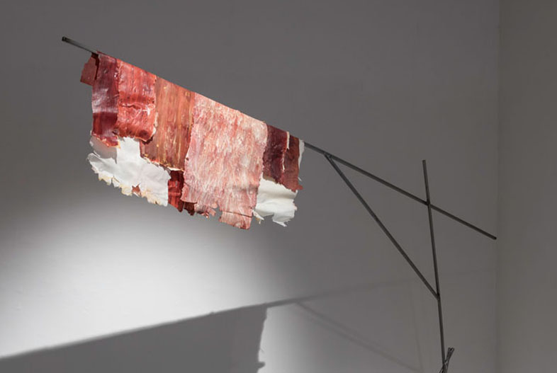 Ginche (2016). Hierro, cera y pigmentos, 260 x 350 x 90 cm