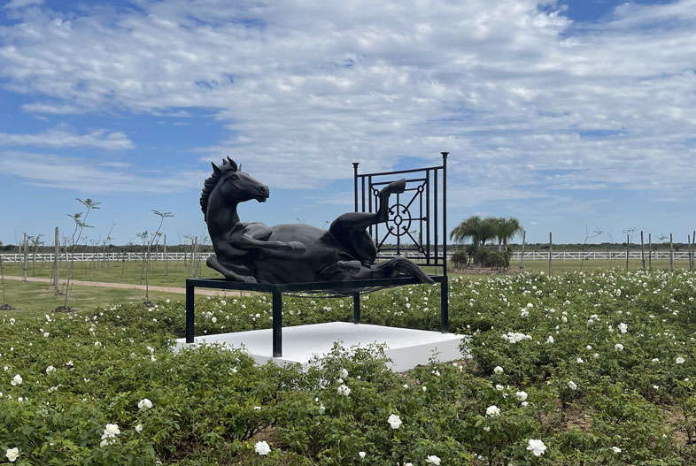 Valentino (2021). Bronce a la cera perdida, 300 x 300 x 200 cm