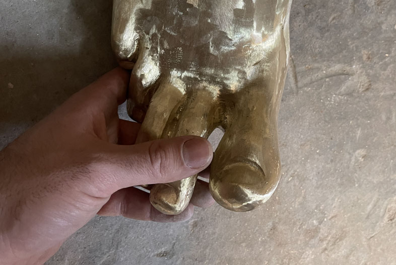 Posible retrato de María Remedios del Valle por Louis Yupanqui (2022). Bronce a la cera perdida, 220 x 100 x 180 cm