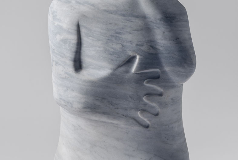 Figura 3 (2023). Mármol de Carrara, 36 x 18 x 14 cm