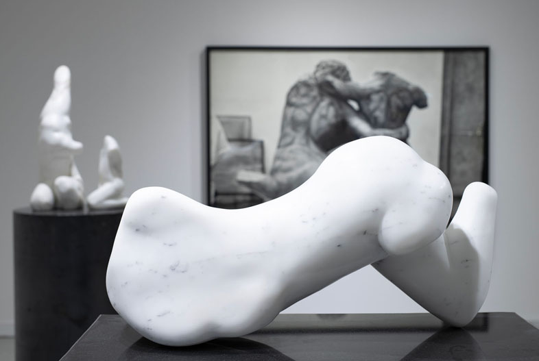 JP (2024). Mármol blanco, 40 x 73 x 33 cm