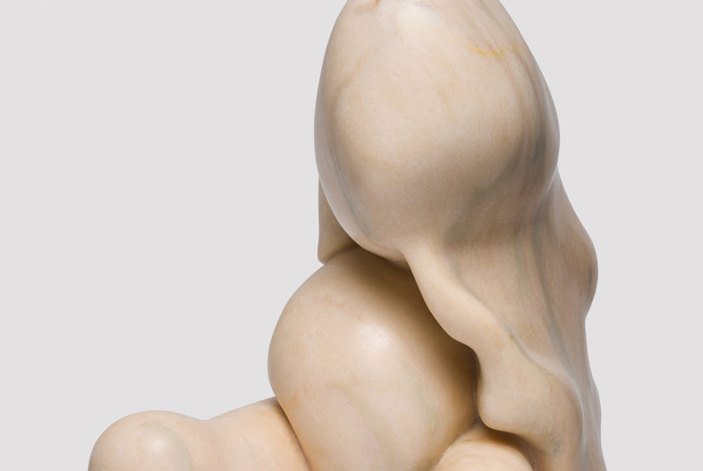 Cupido (2025). Mármol de Estremoz, 46 x 35 x 35 cm