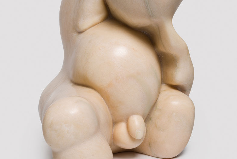 Cupido (2025). Mármol de Estremoz, 46 x 35 x 35 cm