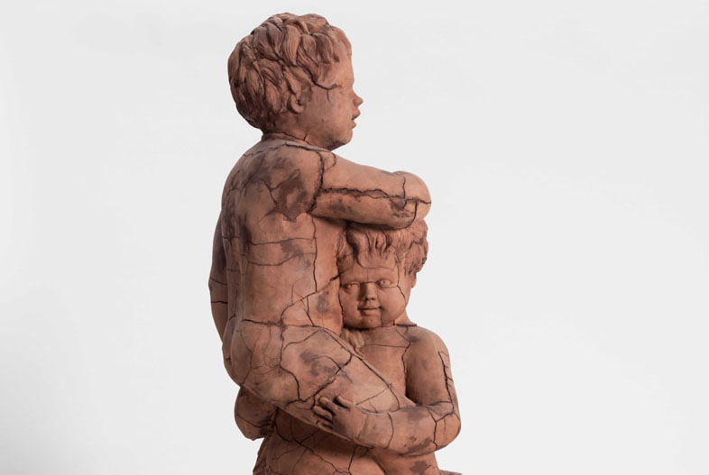 Putti (2020). Arcilla, 100 x 70 x 40 cm