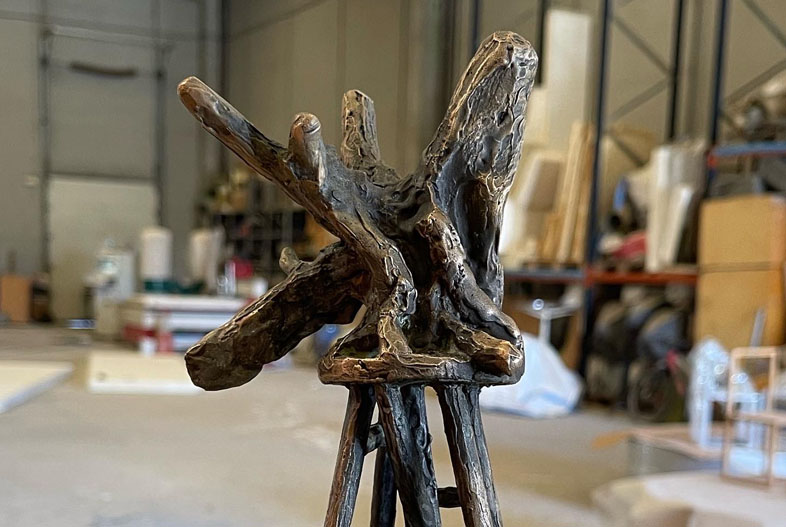 [untitled] (2022). Lost-wax bronze casting, 16 x 7 x 7 cm