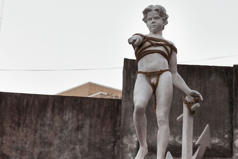 Ángel (2021). Impresión 3D, resina al agua y sogas