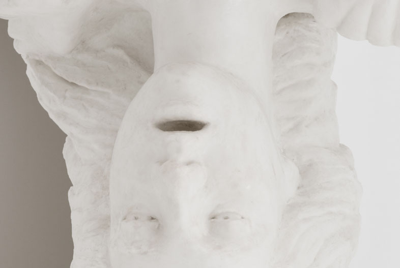 República (detalle) (2019). Cera, yeso y poliestireno expandido, 400 x 200 x 100 cm