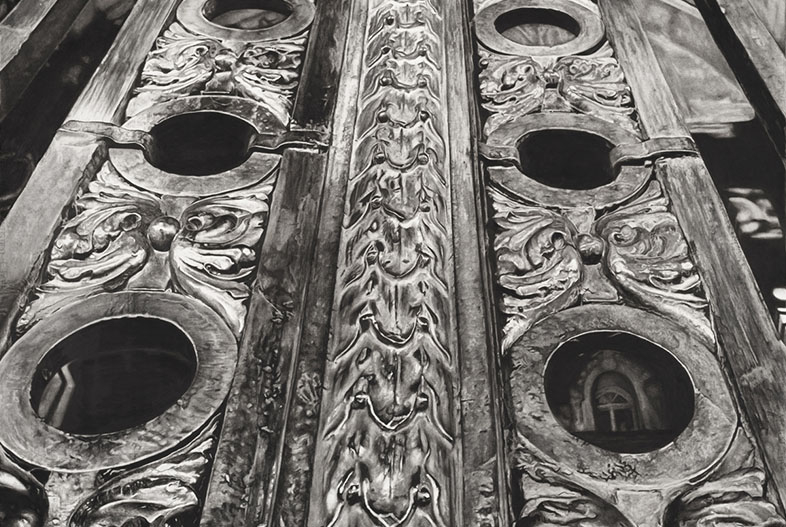 Door (2024). Charcoal on marouflage paper, 200 x 140 cm